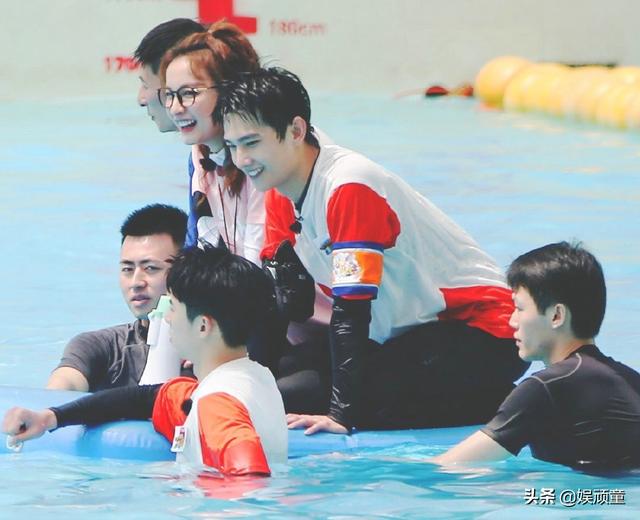 杨洋录制《元气满满的哥哥》，为防止危险，湖