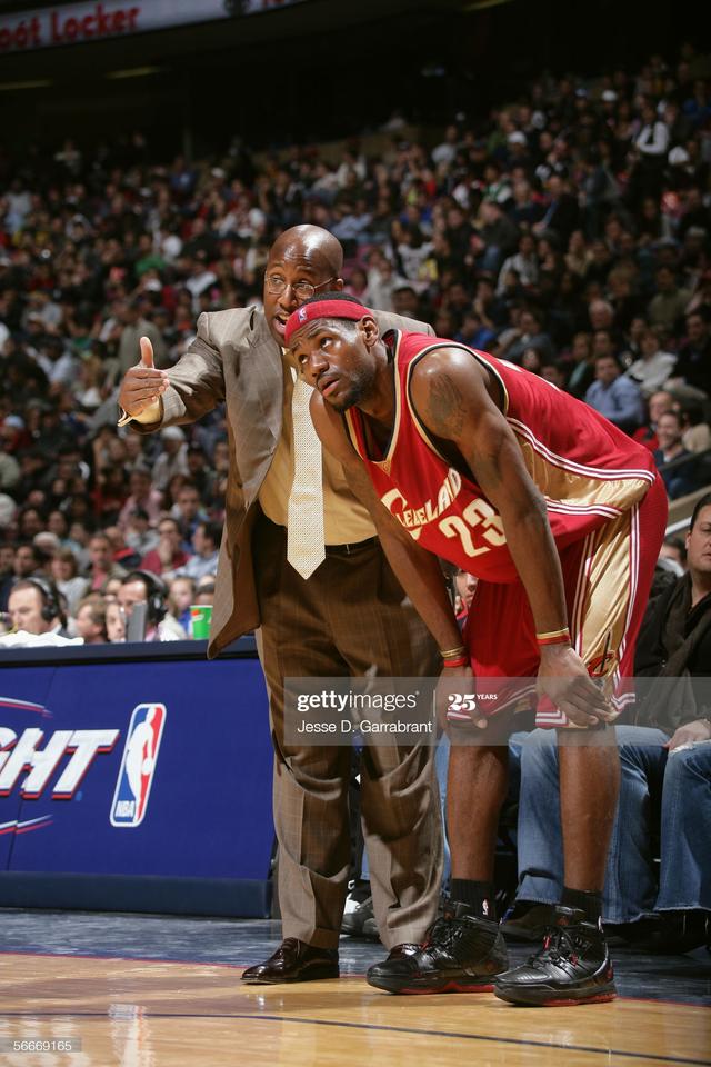 吃水不忘挖井人！邁克-布朗執教5季，詹姆斯防守效率皆為生涯前10