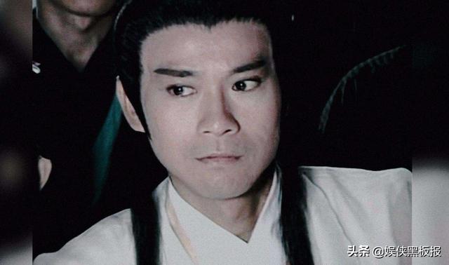 72岁“张无忌”搂着72岁“赵敏”，成功的演员，