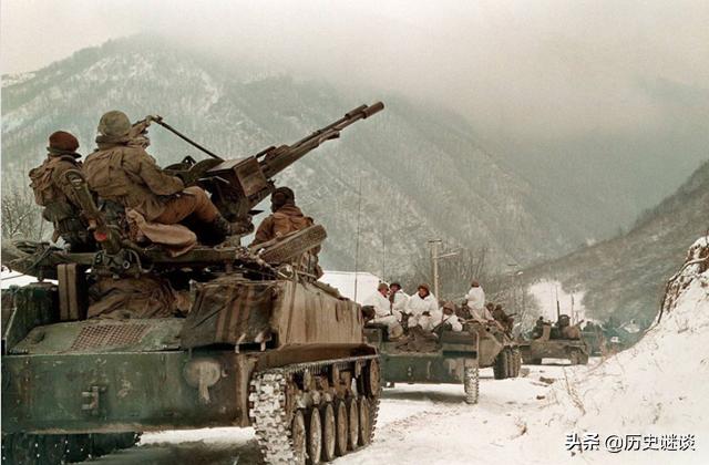 90名士兵被2000多人包围，鏖战三天6人幸存，总统