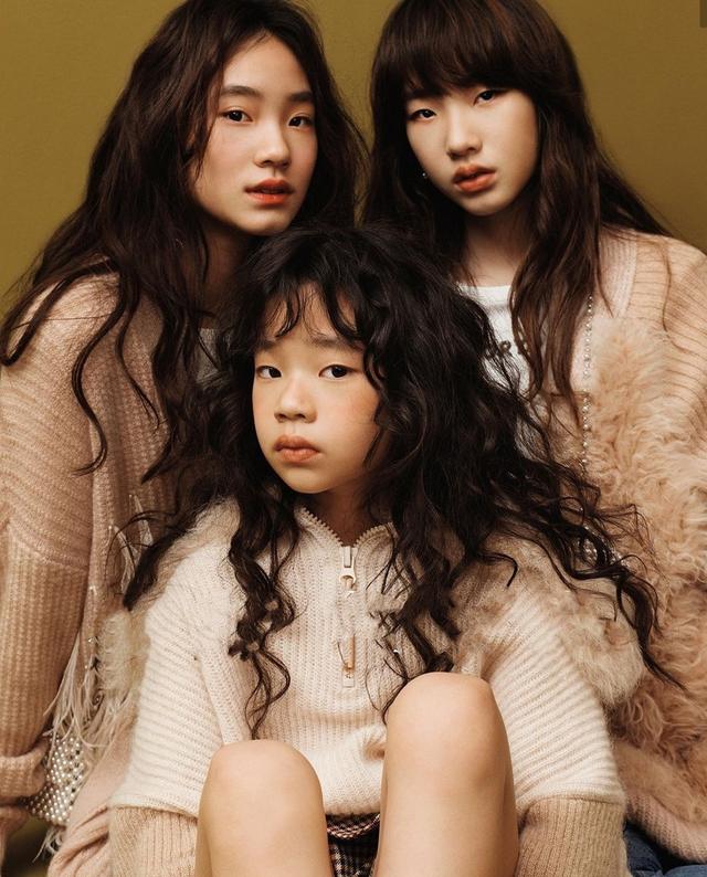 小s三个女儿一起拍广告同框比美，个个高冷自信，镜头感十足