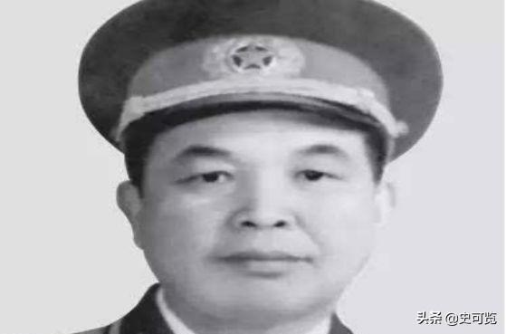 曾因抗日离家16年，当上司令后回乡寻母，发现白发老母当街乞讨