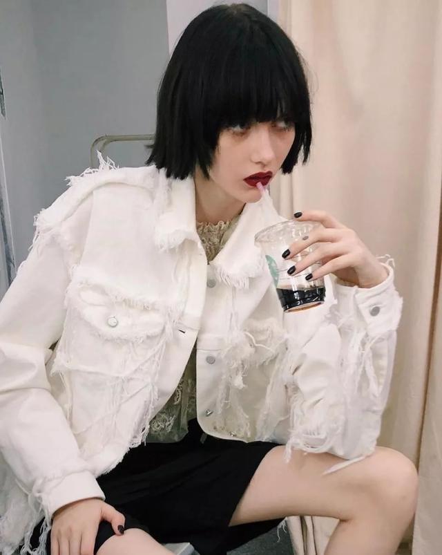 别只会小礼服了！这才是年底聚会最实用的单品
