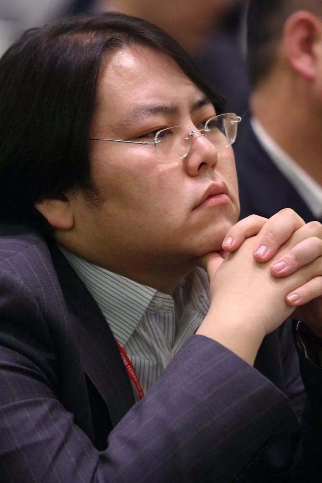 山西首富5公司资产被拍卖，22岁继承百亿家产，娶女星后公司破产