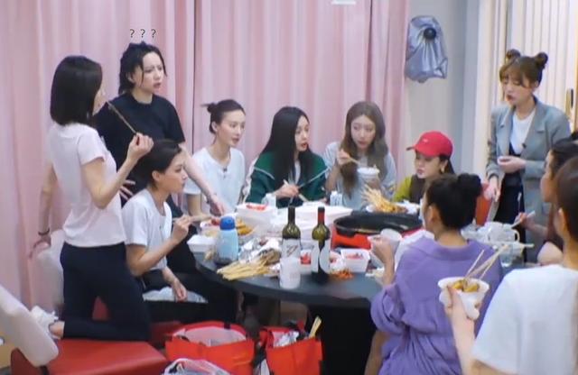 被问淘汰后还回节目吗，张雨绮回答超霸气，李斯丹妮表情太真实了