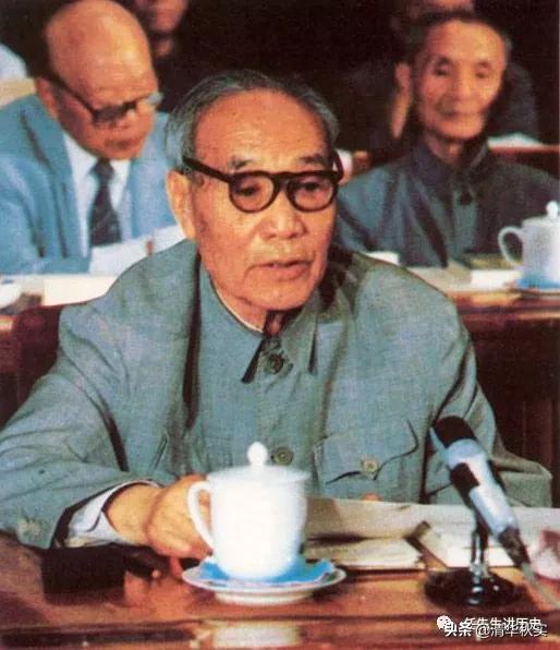 唯一两次发动起义的国军名将，建国后，没有军衔却官至副国级