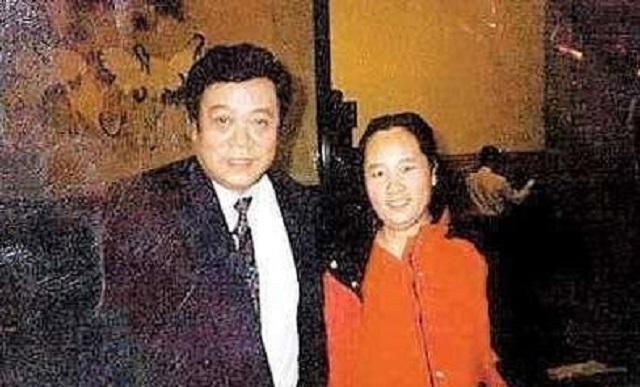 2004年，饶颖自曝与赵忠祥长期暧昧，为何其妻子会在葬礼上哭晕？