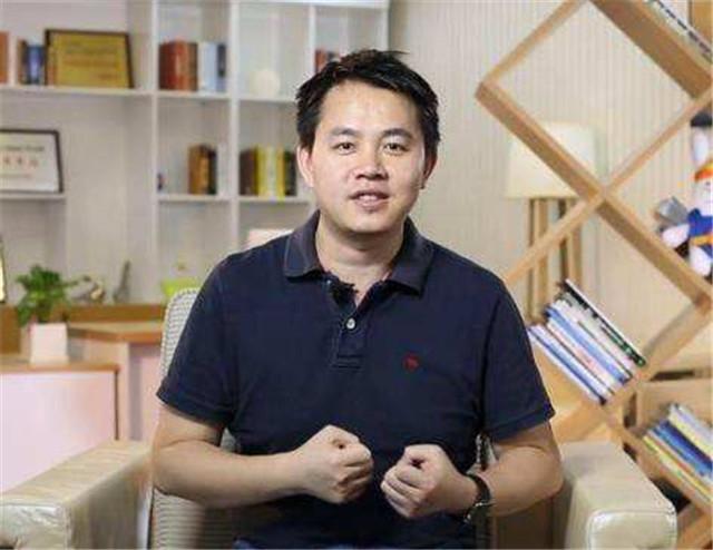 又一百亿富豪诞生！被嘲笑"乡巴佬"，弃文从商，如今公司深圳前十