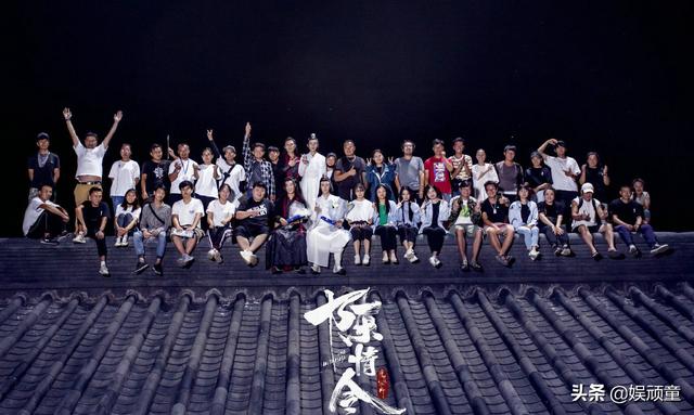 《陈情令》一周年之际，大量杀青照流出，那时肖战的笑太治愈了