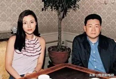 何超琼前夫现身赌王葬礼，曾花2000万办世纪婚礼