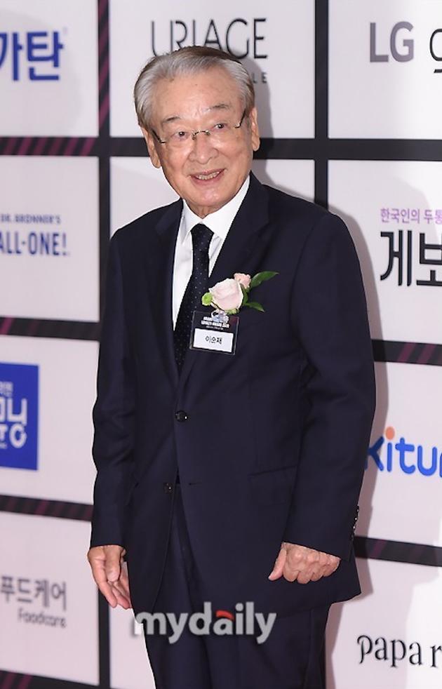 曾出演《搞笑一家人》的李顺载曝丑闻：剥削经