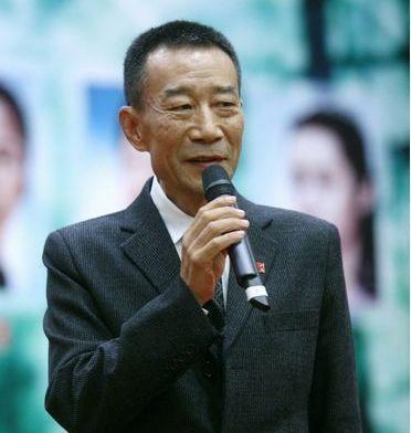 这是一位老戏骨，患病仍坚持拍戏，片酬还没有