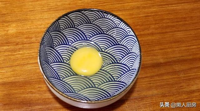 2块南瓜，1个鸡蛋，教你懒人南瓜蛋糕的做法，吃了不用担心会长胖