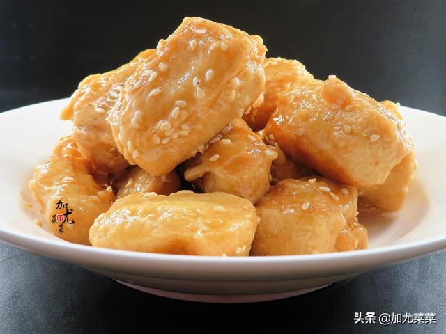 年夜饭小吃：分享芋头好吃的做法，加点面粉，香脆糯口，小孩超爱