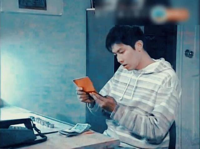 23岁出道拍戏，成名后放弃百亿家产出家成为一代