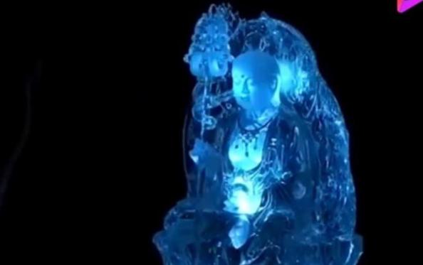 山西美女把菩萨像拿去鉴宝，关了灯光后，专家
