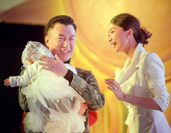 孙红雷近况，小15岁娇妻王骏迪气质脱俗，一袭长
