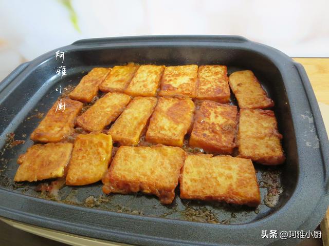 豆腐这样做，外酥里嫩嘎嘎香，成本不足2元钱，全家吃的过瘾