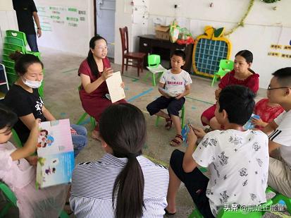 湖北武穴：李新桥、陈风等到余祥小学看望安置点群众