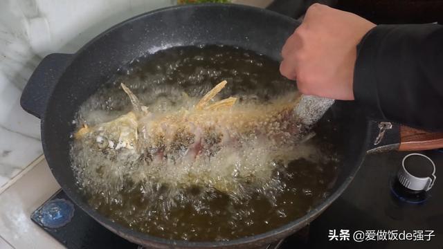 喜欢吃鱼但不知道怎么做好吃？今天大厨来教你招做简单又好吃的鱼