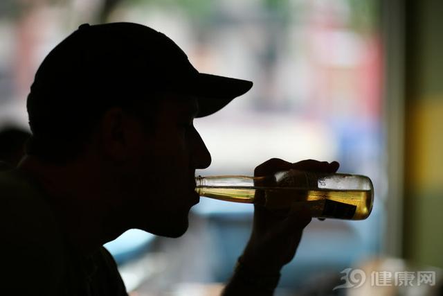 白酒、红酒、啤酒，哪种酒对肝脏伤害比较大？今天告诉你答案