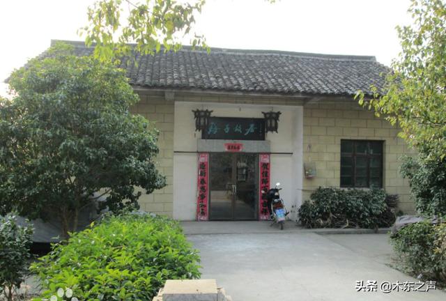 15岁考入北大25岁卧轨自杀，死前写下一首诗火了