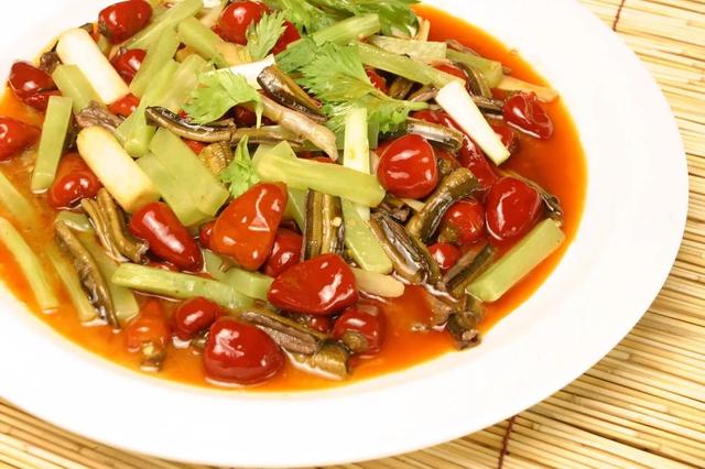 冷吃兔拍了拍“钵钵鸡”，乐山和自贡，谁是你们心里的Top1?