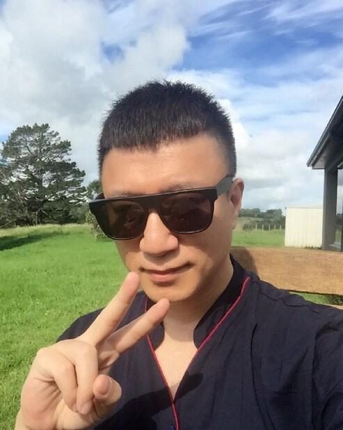 孙红雷近况，小15岁娇妻王骏迪气质脱俗，一袭长