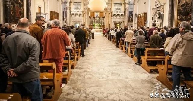 头回见！教皇方济各警告意大利神父不得收取红包