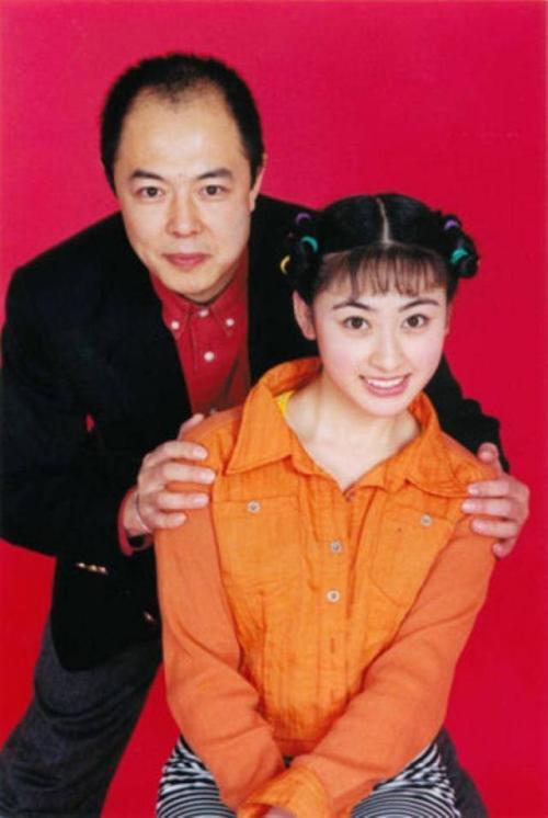 64岁的张铁林：曾有7段感情3个孩子，为何如今仍