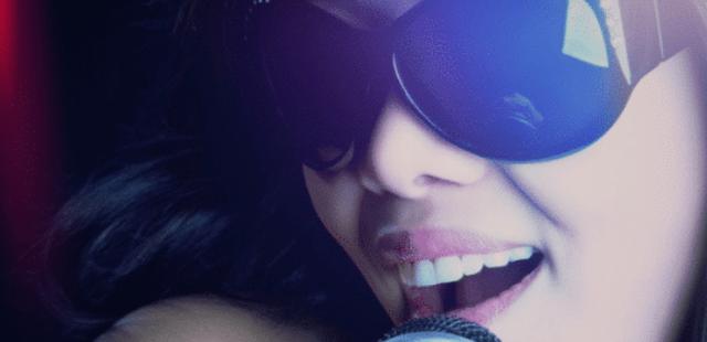 她红极一时被人下药失身，为生计拍“艳片”，