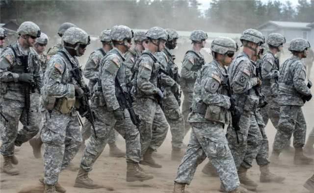 美国调转枪口，联合6000大军整装待发，专家：疫