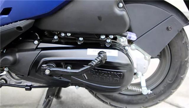 代步踏板小海豚，前轮碟刹一体式座垫，110CC发动