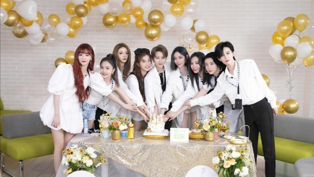 出道仅一个月，赵小棠实现弯道超车，手头资源