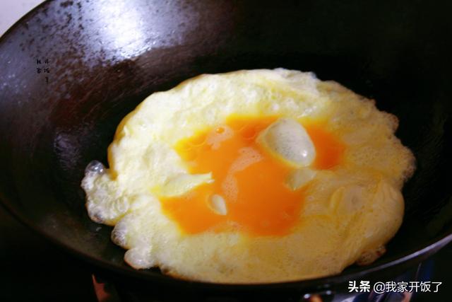 伏天儿，巧用丝瓜尖做汤，鲜掉眉毛了，清热消暑，不输任何汤品