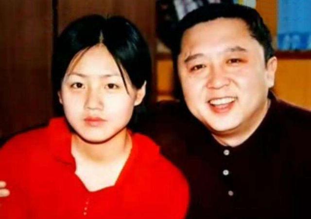 51岁于谦携妻上综艺！小10岁娇妻幸福肥明显，两人同框太有夫妻相