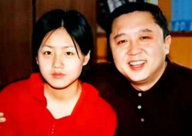 51岁于谦携妻上综艺！小10岁娇妻幸福肥明显，两人同框太有夫妻相