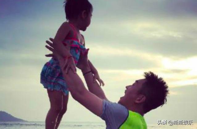 49岁瞿颖晒“双喜”，3年恋情终修成正果？与男