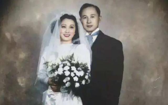 日本女护士嫁给中国将军，64年间从未回家，女儿