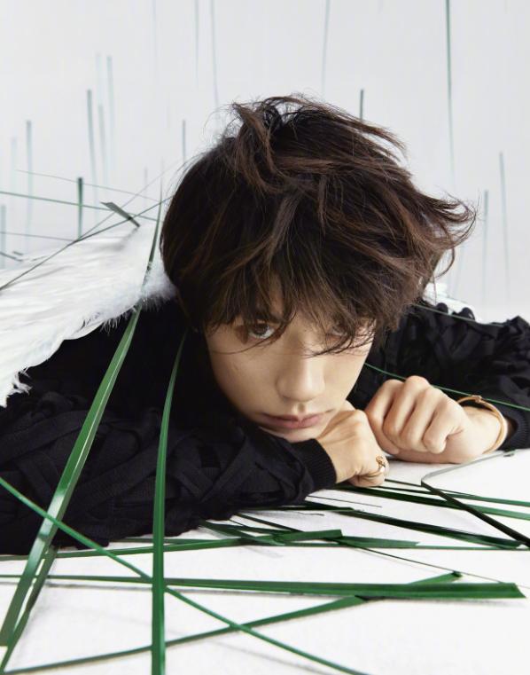 19岁易烊千玺终于对“湿发”下手了，看清效果，