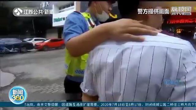 交通肇事■民警揭真相：他就是肇事逃逸者 “热心市民”为伤者拨打120