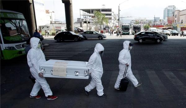 美国著名导演揭批特朗普：只想连任，根本不在