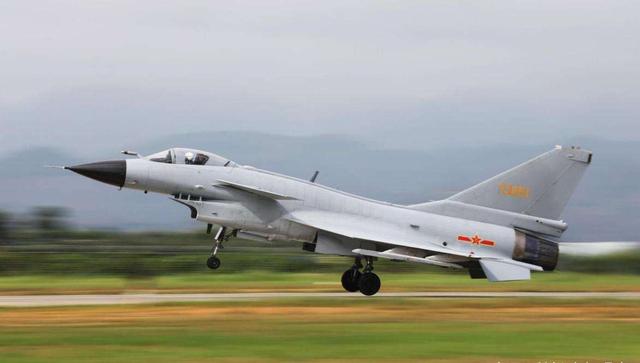 歼10战机性能虽强，但想出口却有3大结症，竞争优势远远不如F-16