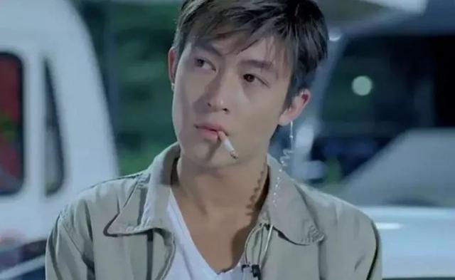 截图|陈冠希直播截图撞脸赵本山 皮肤褶皱蜡黄显沧桑老得太快