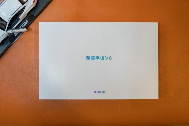 安卓平板只能蓋泡面？先來(lái)看看榮耀平板V6再說(shuō)吧