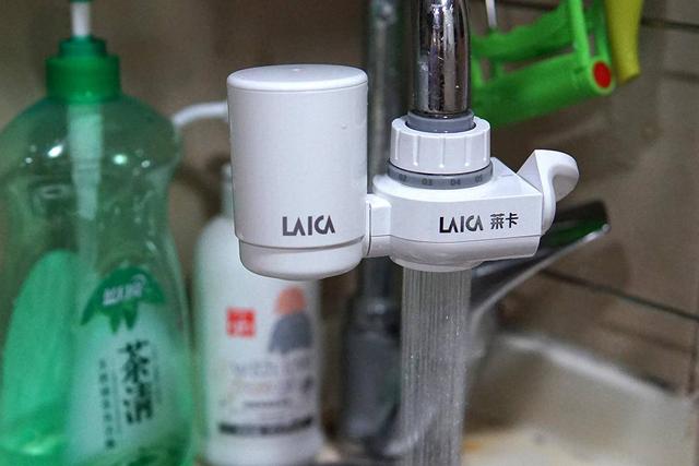 莱卡水龙头净水器：四层过滤，出租房小家庭也能喝上直饮水