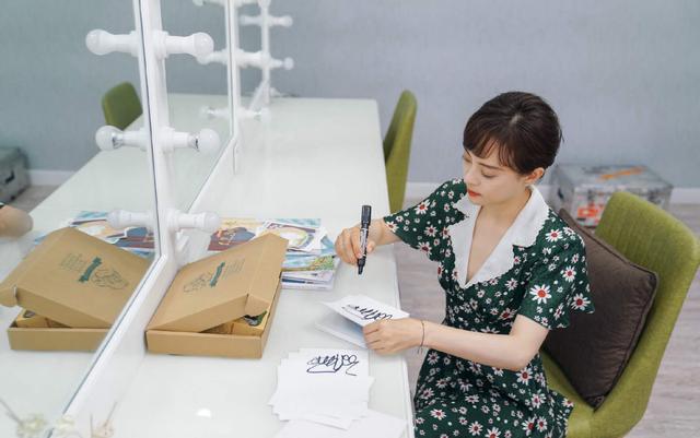 造型|孙俪长发造型 让一颦一笑更是温婉动人