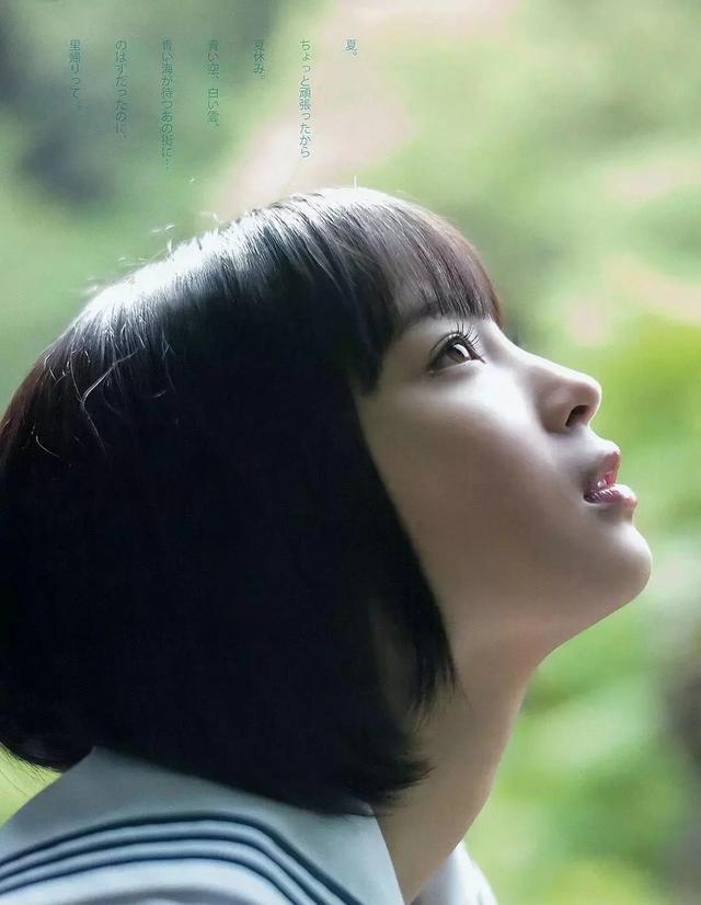 日本女生的校服走红，女星也跟风穿搭！网友：