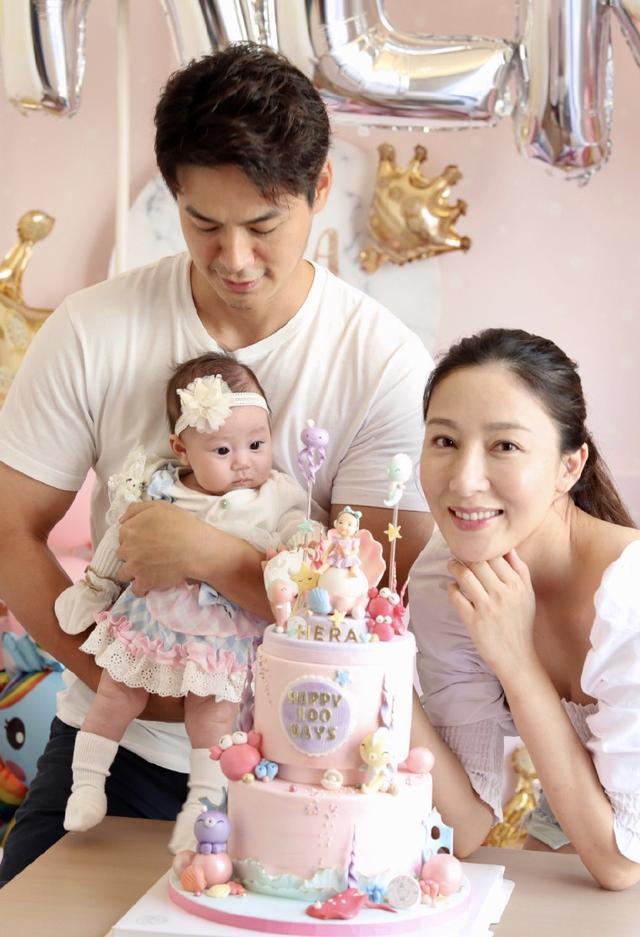 杨怡夫妇晒照为女儿庆祝百日，小公主眼睛超大像洋娃娃，大名曝光