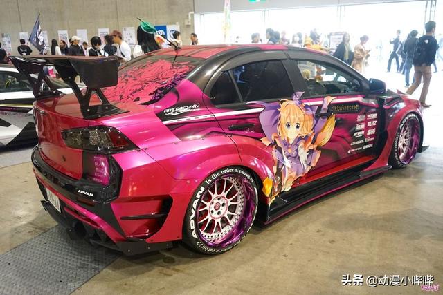 漫展「坦克型」穹妹壓壞痛車，車主損失慘重，COSER是否該背鍋？